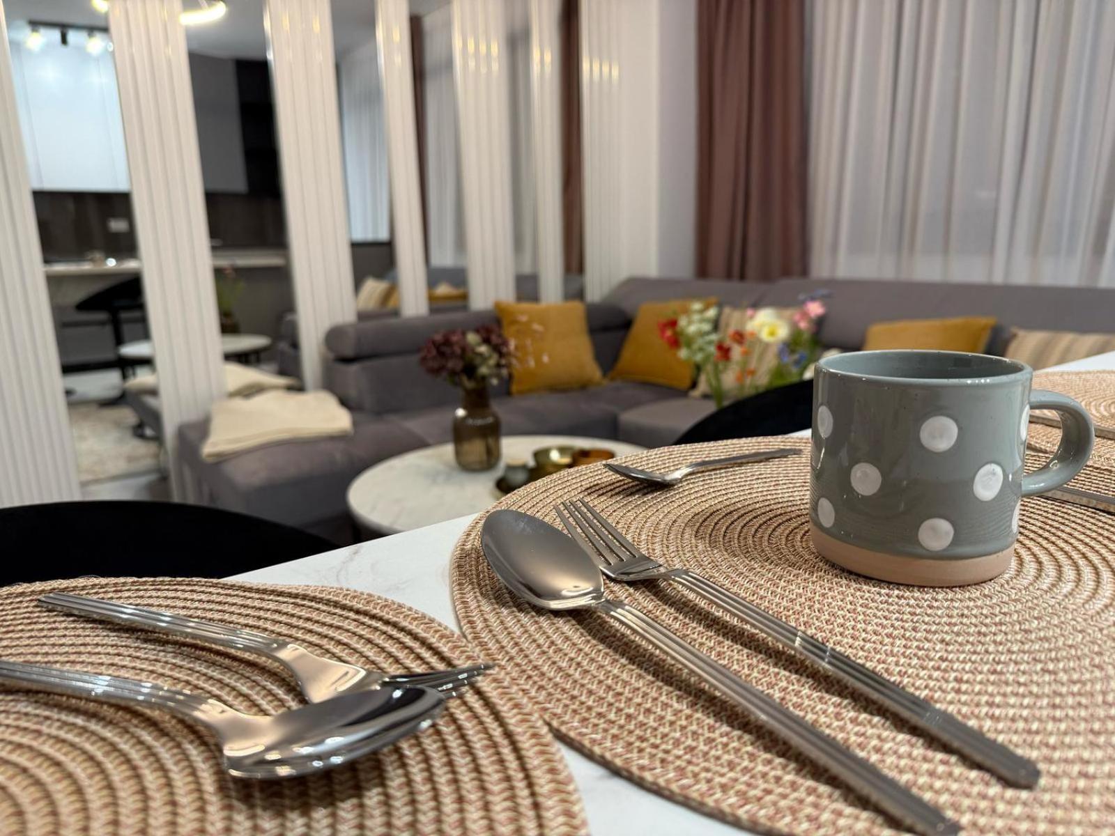 Luxevibe Apartments Near Mall Moldova Iasi Ngoại thất bức ảnh