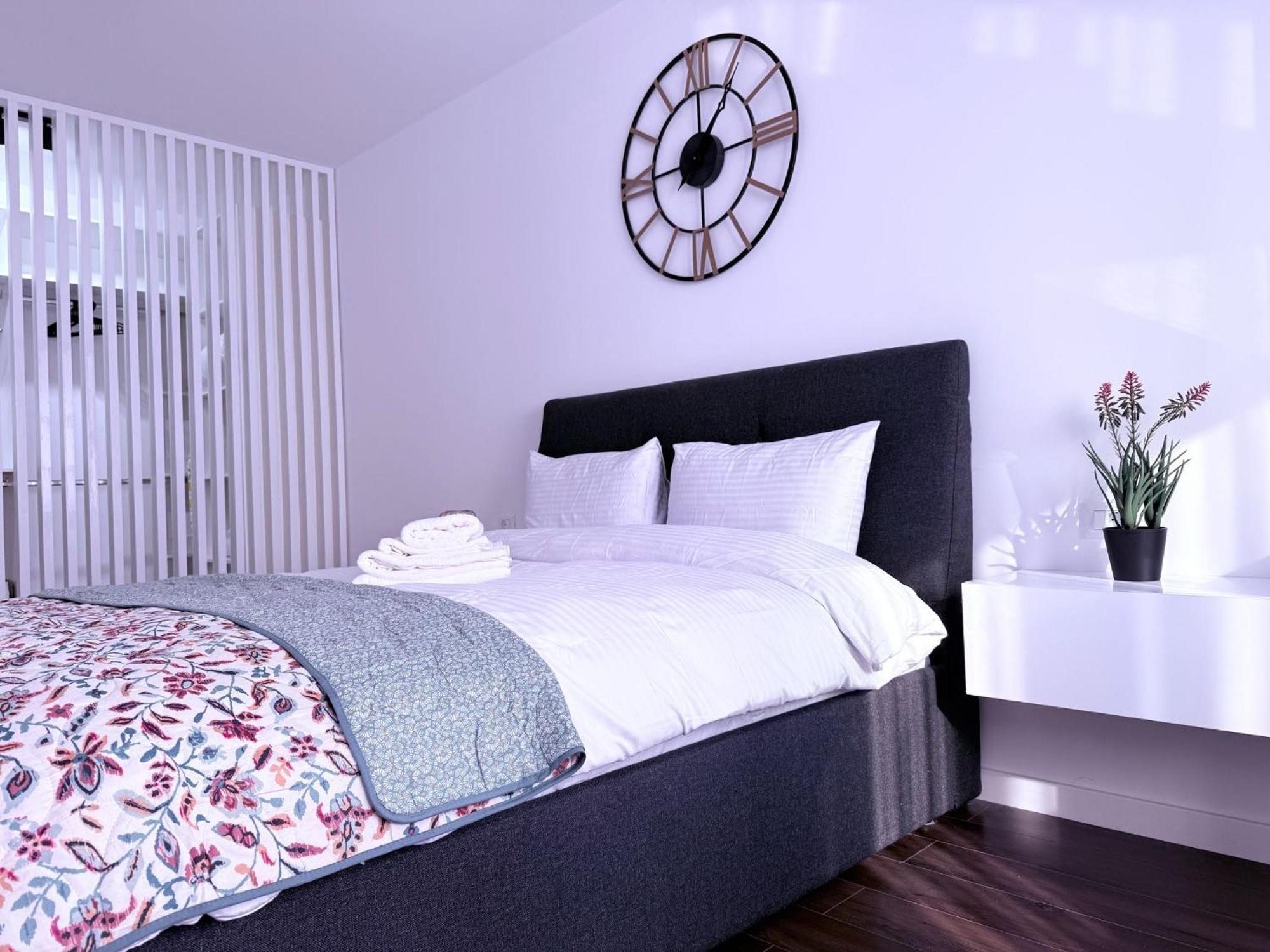 Luxevibe Apartments Near Mall Moldova Iasi Ngoại thất bức ảnh