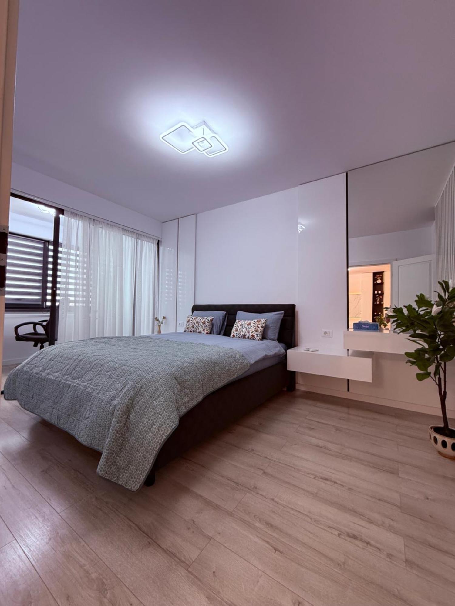 Luxevibe Apartments Near Mall Moldova Iasi Ngoại thất bức ảnh